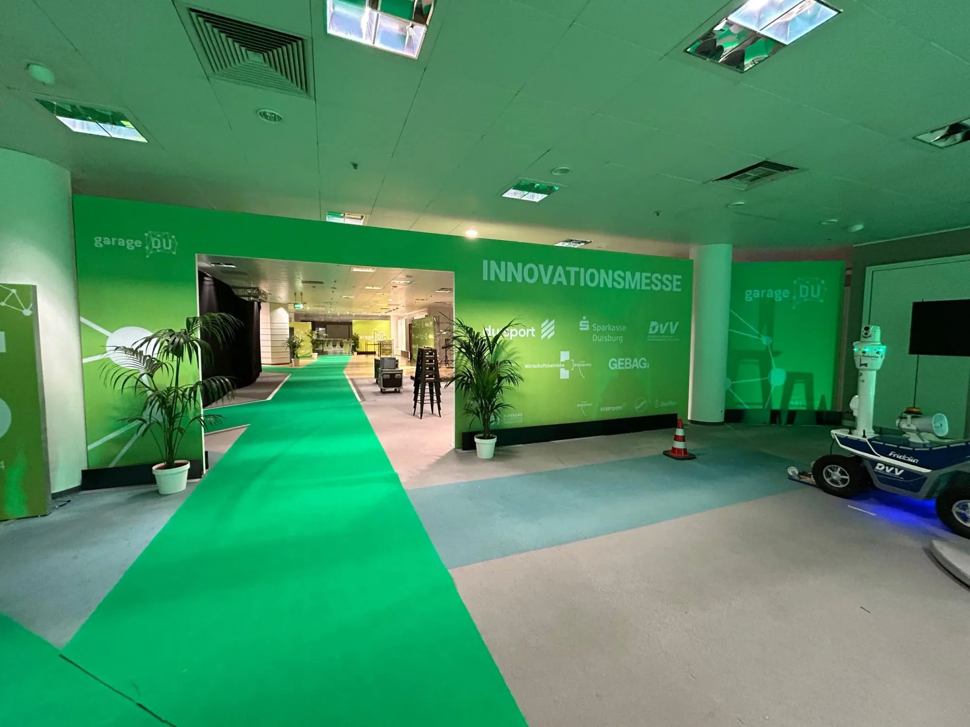 Messebau & Markeninszenierung — Demo Night – von der Kaufhausfläche zur Innovationsmesse
