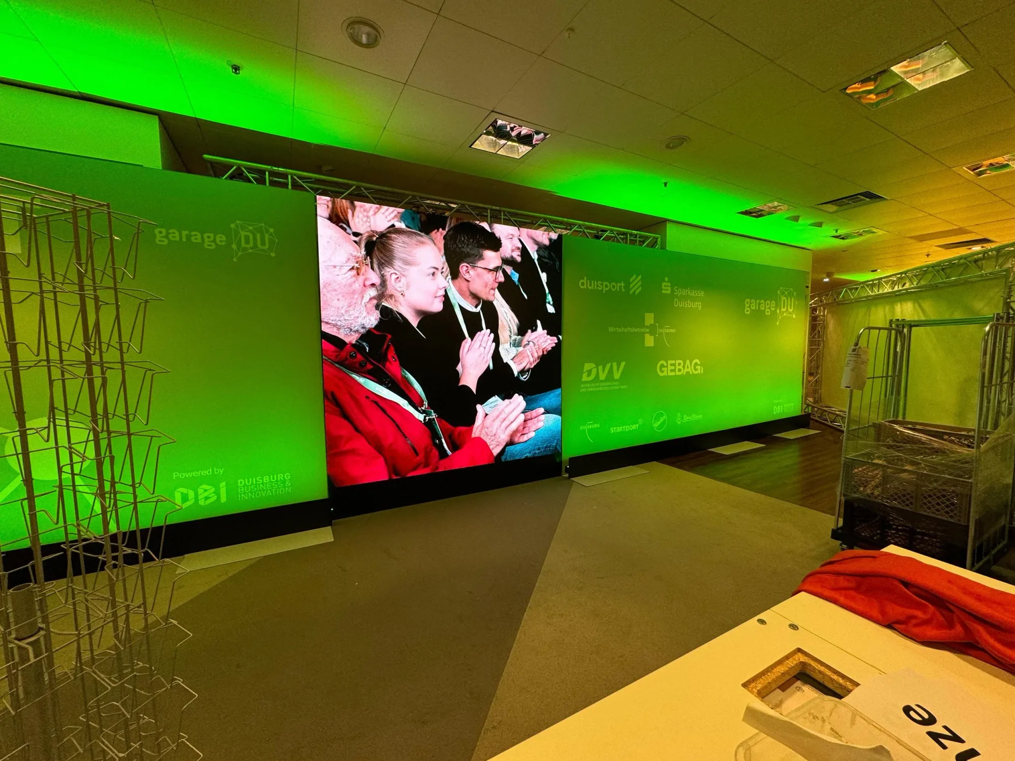 LED-Screen für Produktpräsentation auf einer Messe