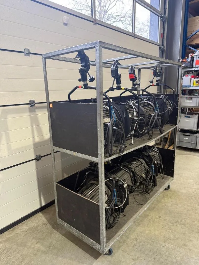 8 × ARRI Studio 2000 im Dolly – Detailansicht 1