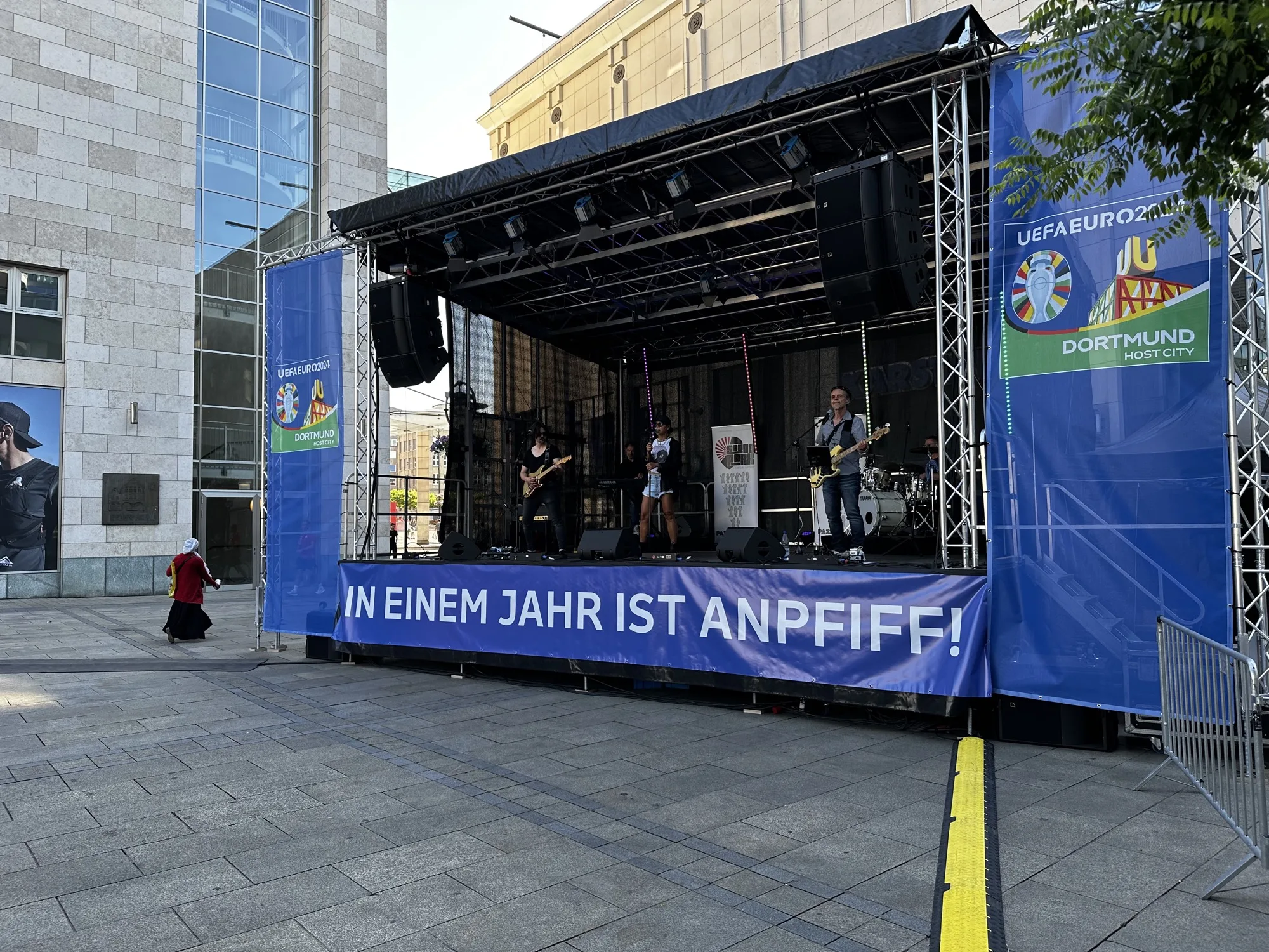 L-Acoustics Bühnenbeschallung auf dem Friedensplatz Dortmund